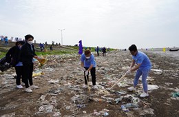 Cán bộ và sinh viên Khoa Địa chất, Trường Đại học Khoa học Tự nhiên hành động vì đại dương không rác thải nhựa