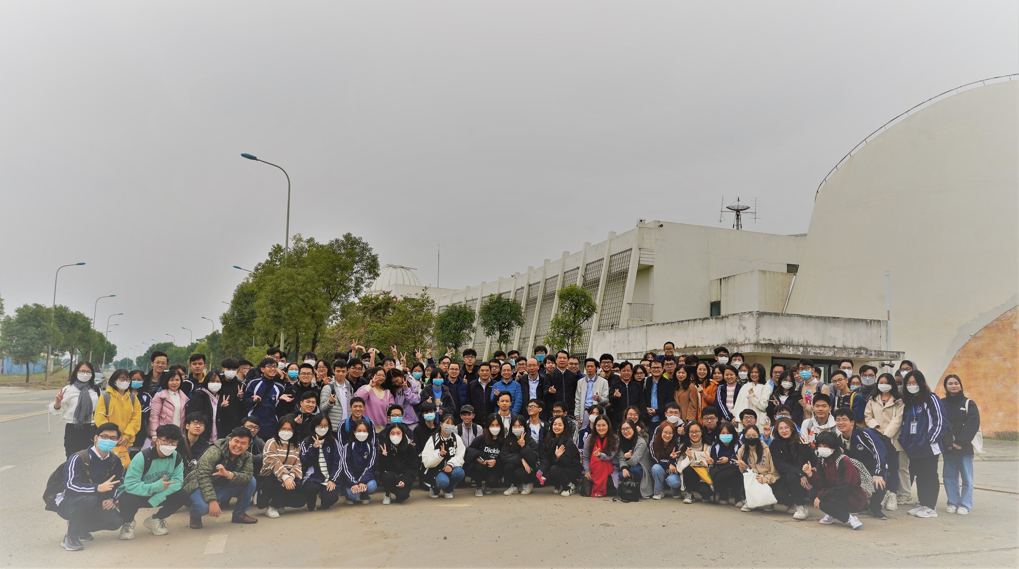 Chuyến tham quan thú vị của sinh viên chương trình Cử nhân Khoa học Tài năng tại Trung tâm Vũ trụ Việt Nam