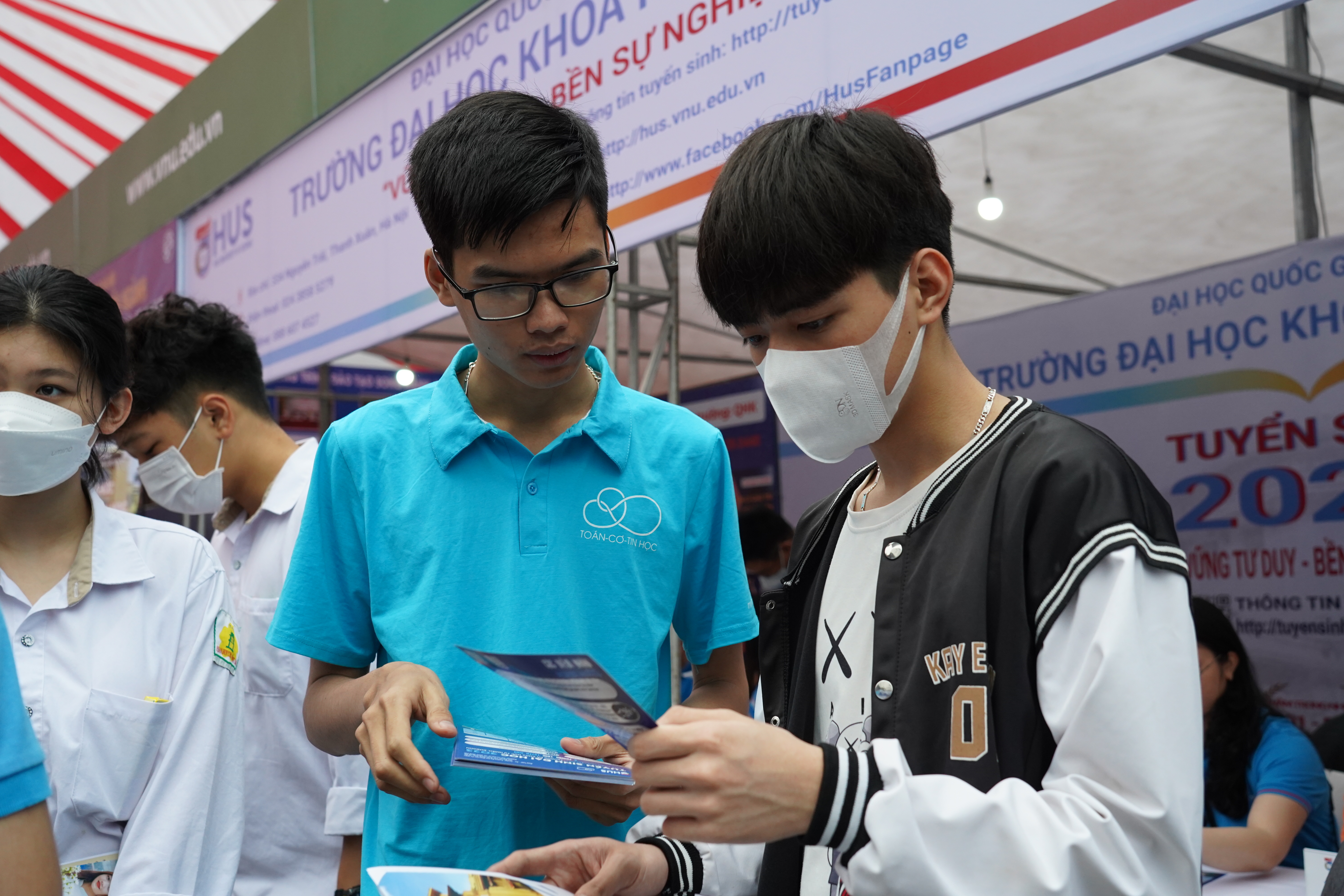 Ngày hội Tư vấn tuyển sinh – Hướng nghiệp 2023 tại Hà Nội: Nhiều ngành học của Trường Đại học Khoa học Tự nhiên được học sinh đặc biệt quan tâm