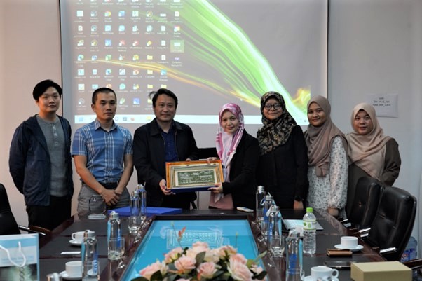 Khoa Khoa học Ứng dụng, Trường Đại học Công nghệ Mara, Malaysia thiết lập quan hệ hợp tác nghiên cứu khoa học với Trường Đại học Khoa học Tự nhiên