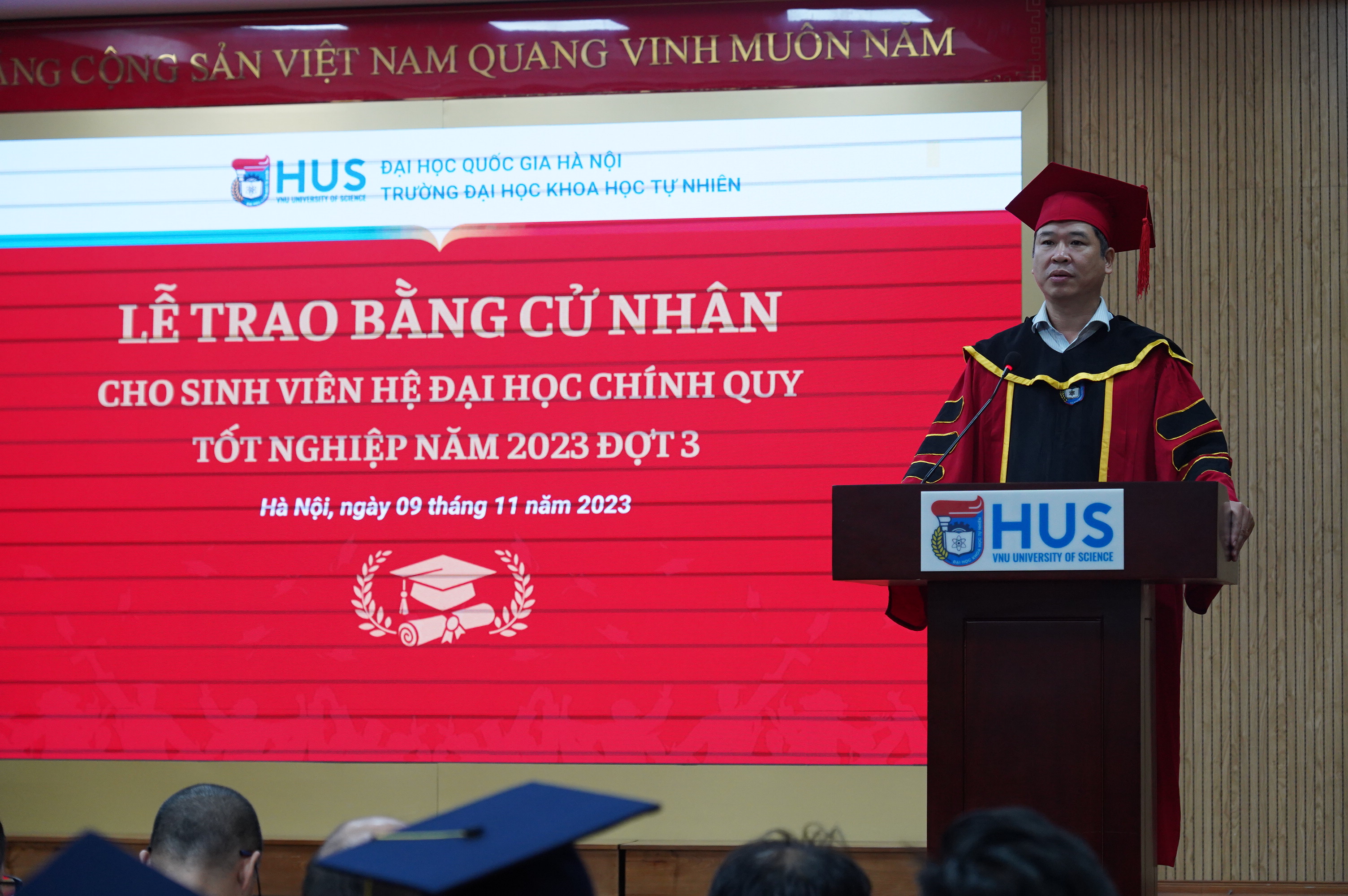 Trường ĐHKHTN trao bằng cử nhân hệ đại học chính quy cho sinh viên tốt nghiệp năm 2023 (đợt 3)